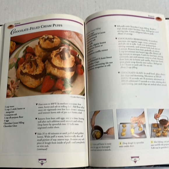 Hershey’s chocolate lovers cookbook - Picture 3 of 3